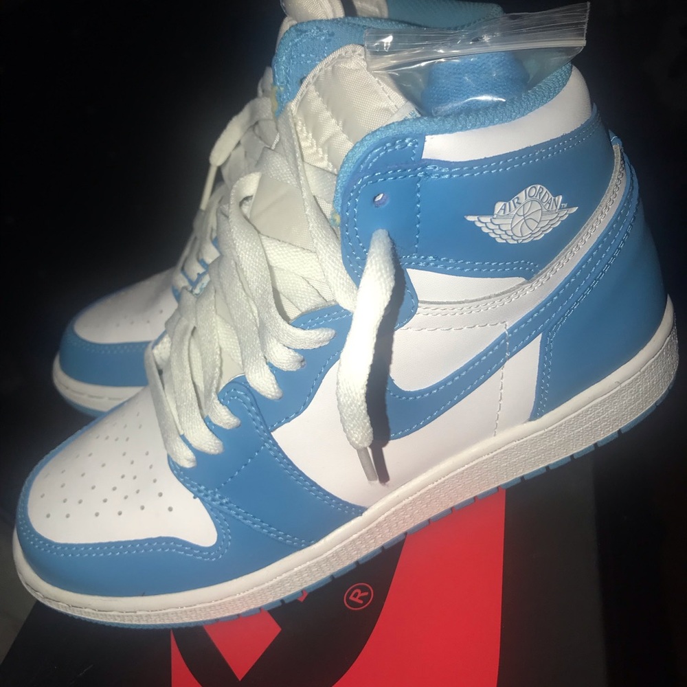 Air Jordan UNC Retro 1  Lightly Worn Sz 6.5